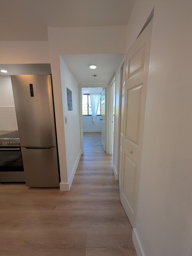 Building Photo - 2715 Tigertail Ave