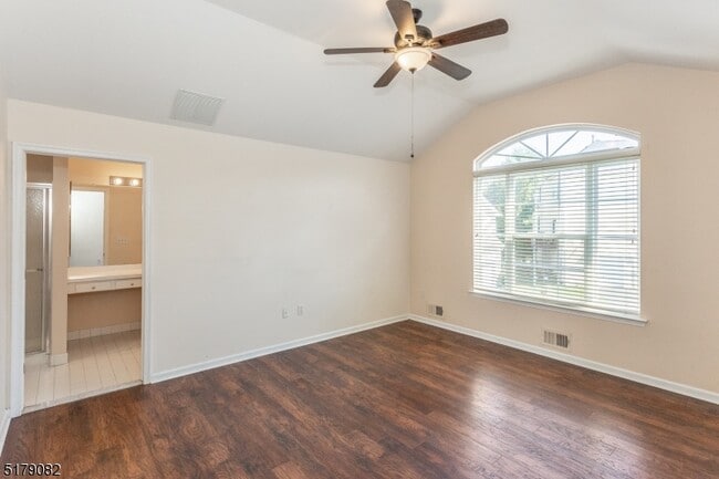 Building Photo - 135 Winding Hill Dr