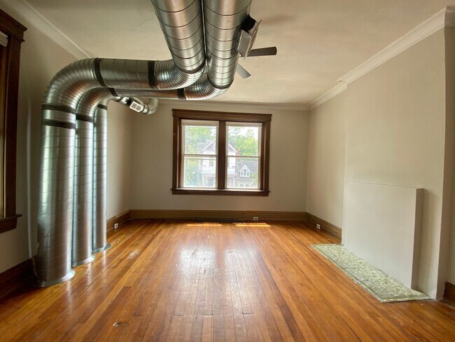 Building Photo - 146 Parker St