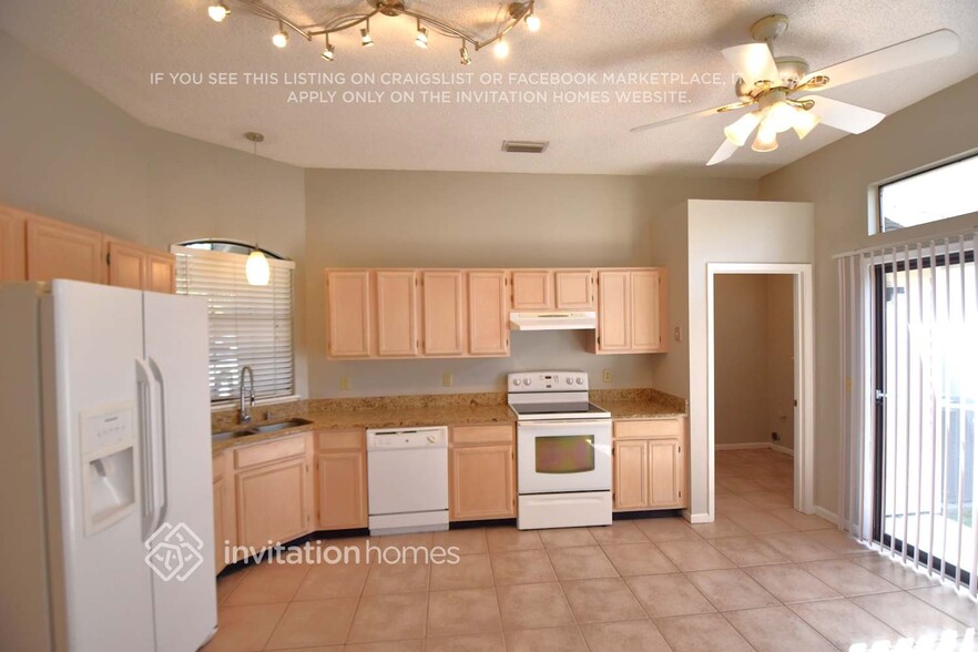 Building Photo - 2226 The Woods Dr E