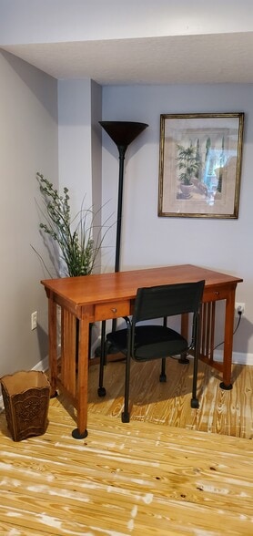 work station - 6542 Sherry Ln