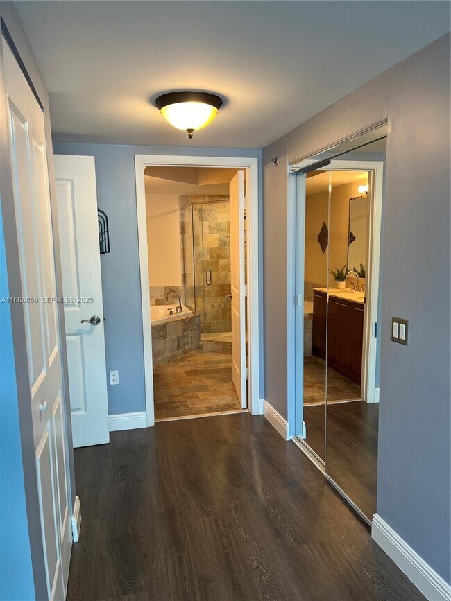 Building Photo - 2681 N Flamingo Rd