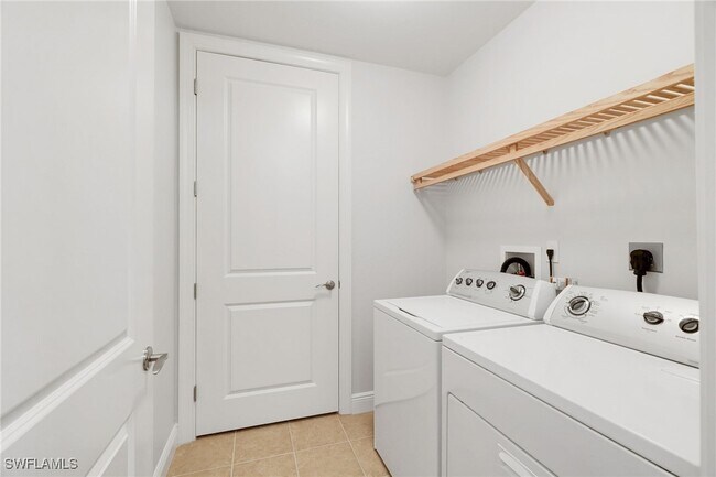 Building Photo - 23161 Fashion Dr
