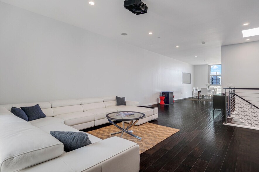 Building Photo - 3119 Via Dolce