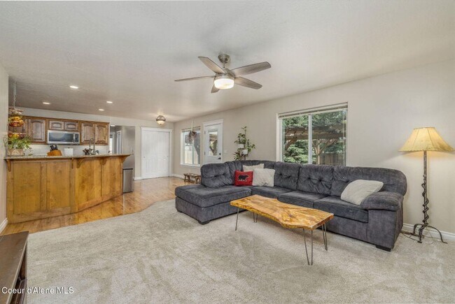 Building Photo - Beautiful home in Broadmore Estates