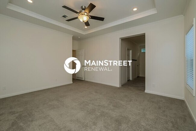 Building Photo - 4 Bedroom Pet-Friendly Home in St. Petersburg, FL with Main Street Renewal