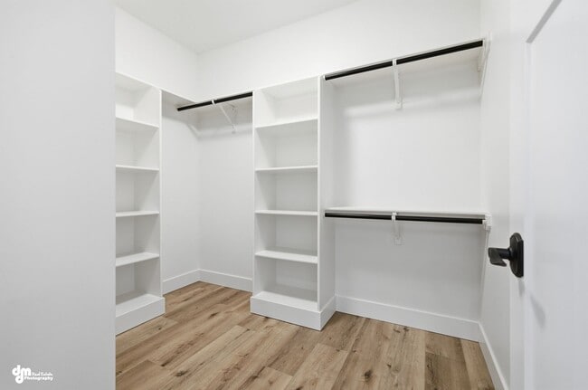 Building Photo - 4 Bedroom | 2.5 Bathroom | 2 Car Garage - Convenient Location!