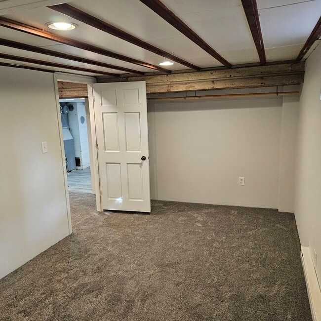 Building Photo - 655 S 7th Ave