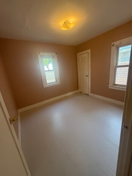 Building Photo - 1133 E Lexington Dr