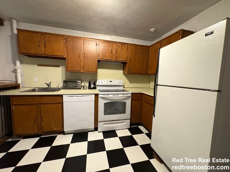 Building Photo - 28 Woodward St