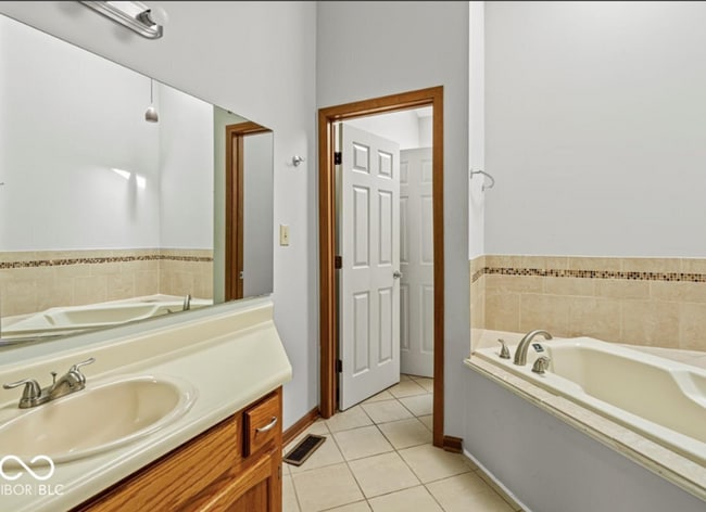 Building Photo - 5421 Bay Harbor Dr