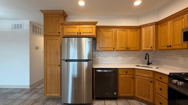 Building Photo - 9168 Ellie Dr