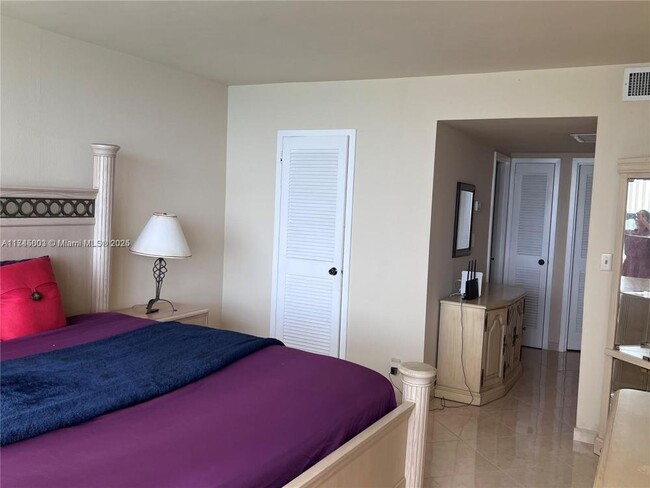 Building Photo - 2 bedroom in Hallandale FL 33009