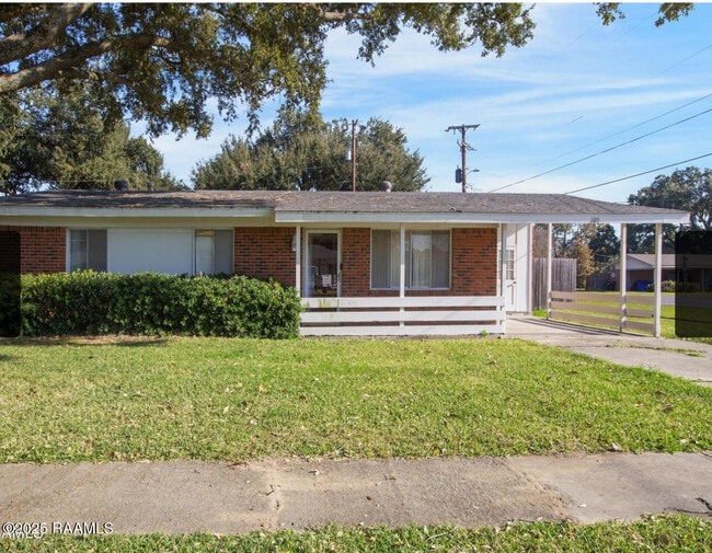 Primary Photo - 100 Maple Dr