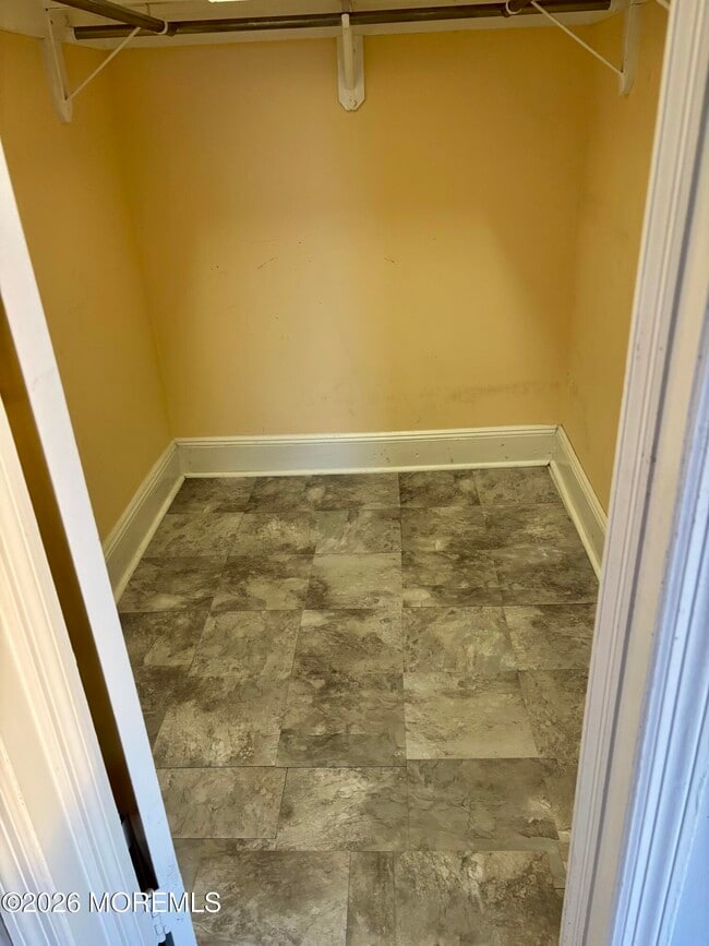 Building Photo - 400 Deal Lake Dr