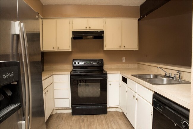 Building Photo - 7075 Greenway Chase St