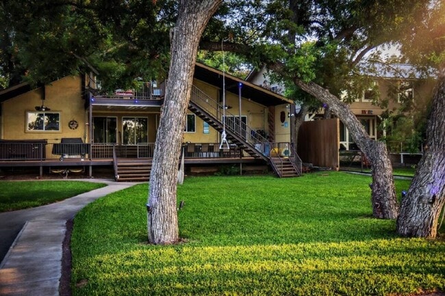 Building Photo - 5/3 HOUSE ON THE BRAZOS RIVER - SUMMER LIV...