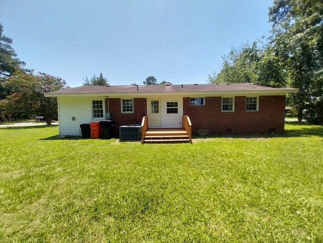 Building Photo - 1714 Wesley Dr