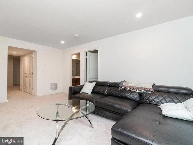 Building Photo - 3632 Chippendale Cir