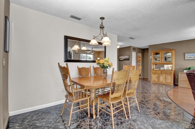 Building Photo - 4274 Gillot Blvd