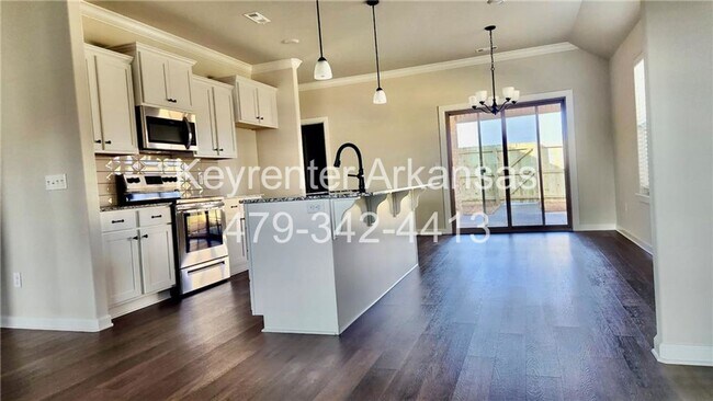 Building Photo - Modern 3-Bed, 2-Bath Home with Fenced Yard