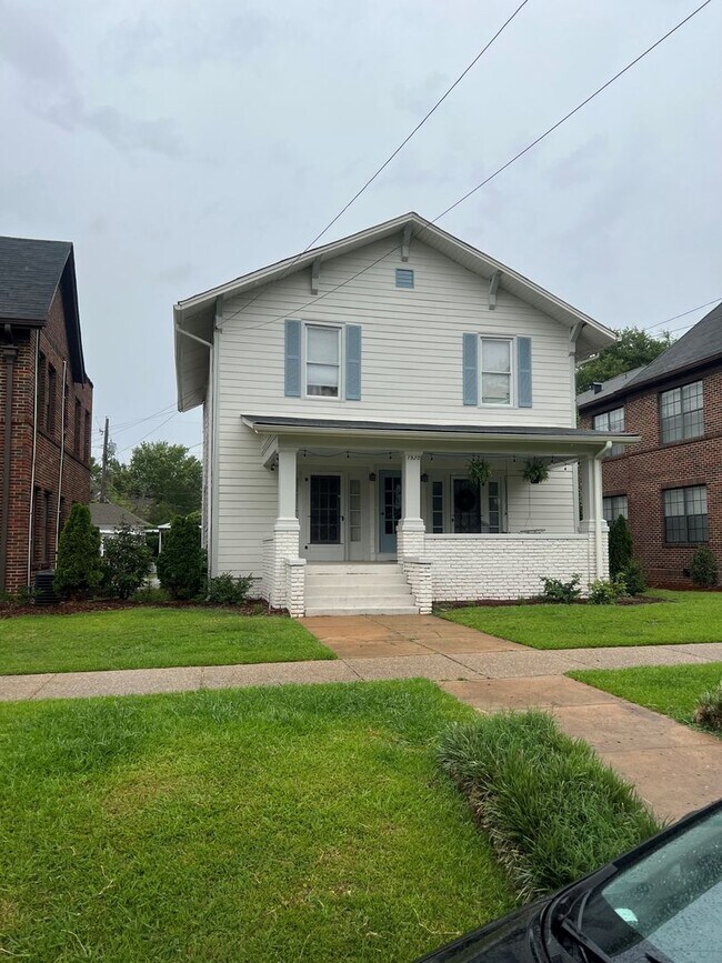 Building Photo - Nice 1 Bed 1 Bath Unit! Available Fall 2026!