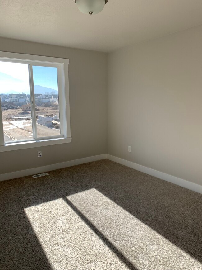 Building Photo - 70 E Ginger Gold Rd