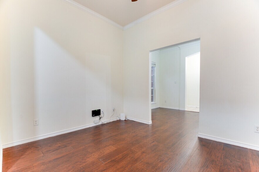 Building Photo - 5474 Golfside Dr