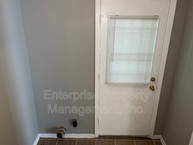 Building Photo - 636 Frayser Dr