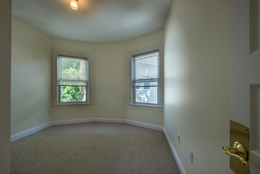 Building Photo - 53 Ashford St