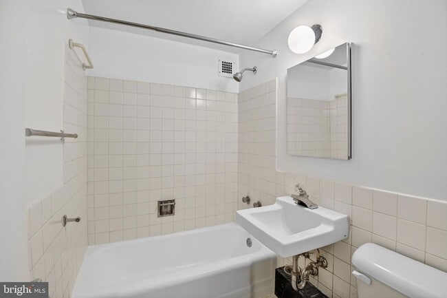 Building Photo - 1301 Delaware Ave SW