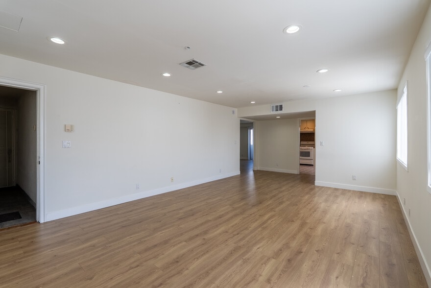 Building Photo - 1758 N Alexandria Ave