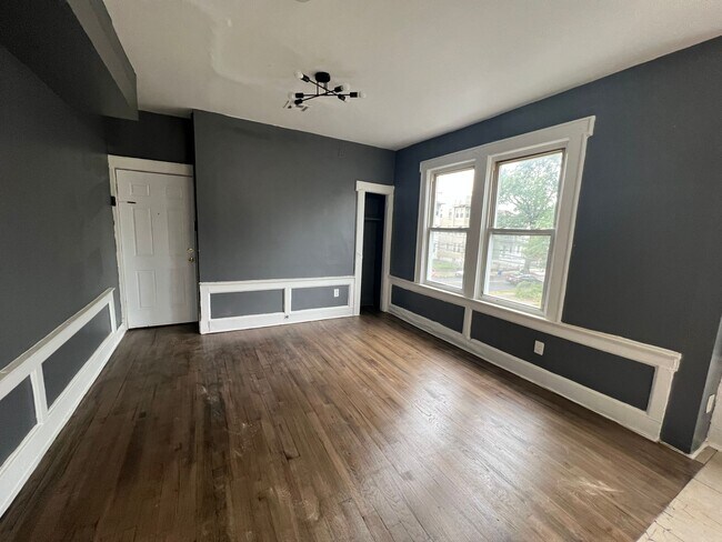 57 Fabyan Pl 2L - 56 Fabyan Pl