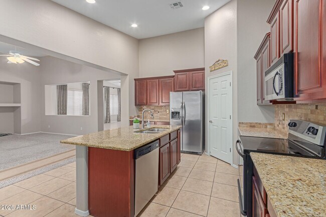 Building Photo - 2206 W Fawn Dr
