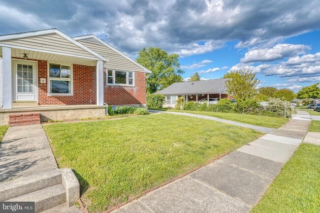 Primary Photo - 16 Hathaway Rd