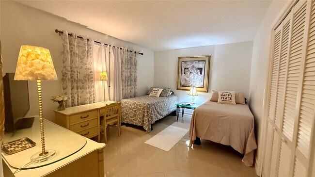 Building Photo - 1630 N Ocean Blvd