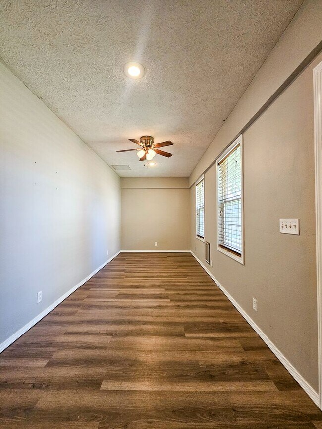 Building Photo - 1257 W Bridgewood Pl