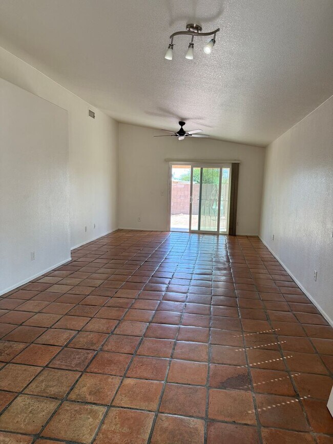 Building Photo - NEW CARPET! 3 Bed / 2 Bath Single Family Home – Spacious, Upgraded & Great Location!