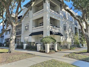 Building Photo - 2064 Herschel St