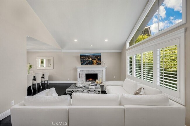 Building Photo - 1320 N Van Gogh Cir