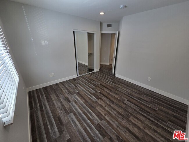 Building Photo - 1255 N Kingsley Dr