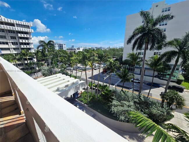 Building Photo - 800 West Ave