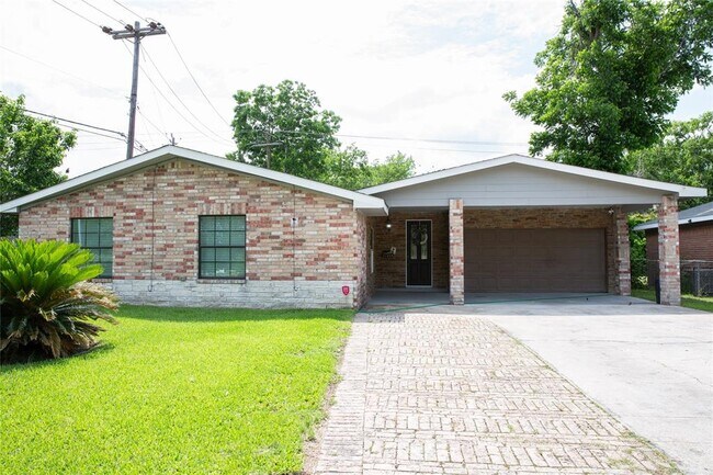 Building Photo - 12218 Hillcroft St