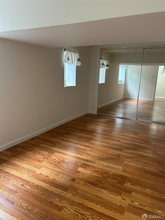 Building Photo - 255 Molimo Dr