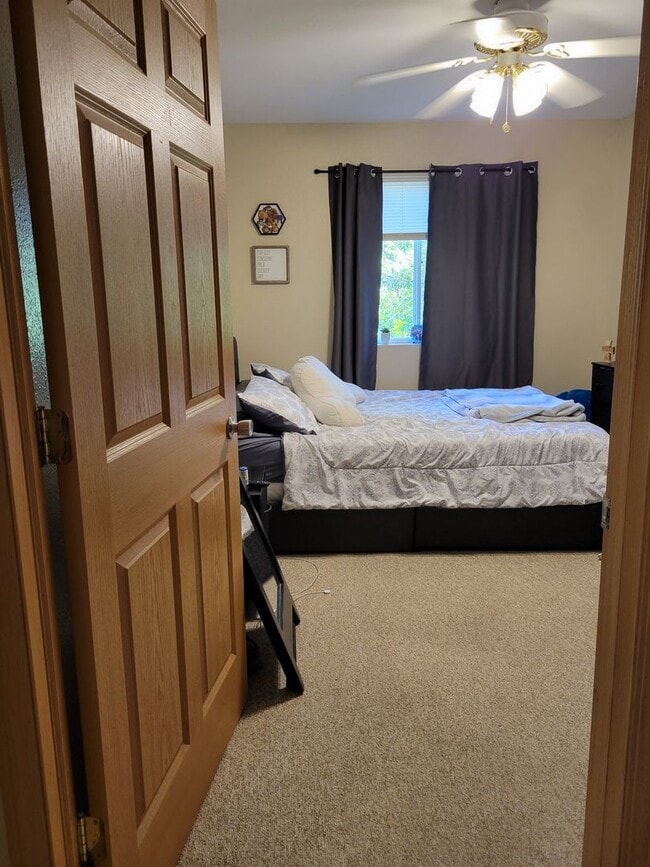 Building Photo - 5 Bedroom Duplex Unit