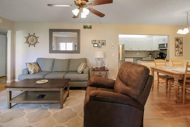 Building Photo - 407 Pine Glen Ln