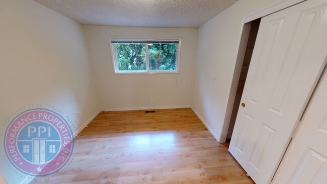 Building Photo - Lake Oswego! Lake Grove Ranch, Beautiful Outdoor Living Space, Park Like Setting!  Single Level R...