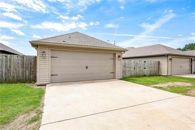 Building Photo - 4002 S W Capstone Ave
