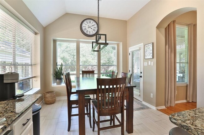 Building Photo - 8414 Green Valley Dr