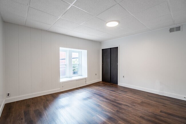 Building Photo - Beautiful luxury and spacious 4 bed home in South Side flats